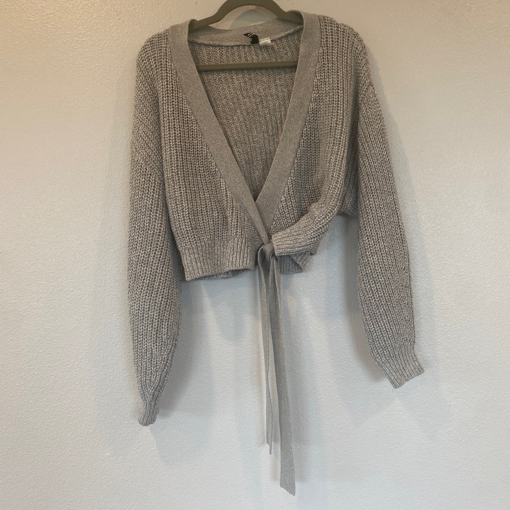 H&M Divided Gray Shaker Knit Wrap Cropped Cardigan Sweater Medium